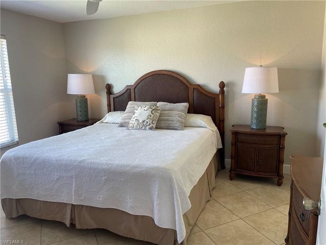 9640 Victoria Ln Apt 305, Naples, FL 34109