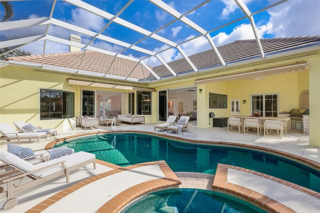 7908 WARWICK GARDENS LANE, University Park, FL 34201