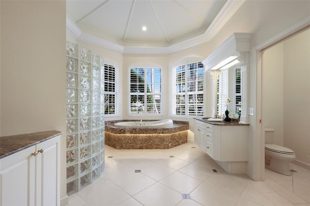 7908 WARWICK GARDENS LANE, University Park, FL 34201