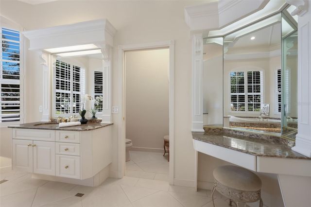 7908 WARWICK GARDENS LANE, University Park, FL 34201