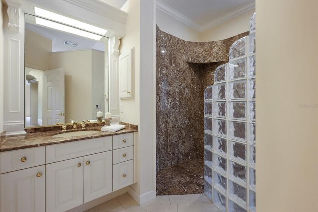 7908 WARWICK GARDENS LANE, University Park, FL 34201