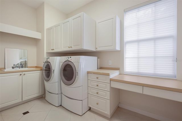 7908 WARWICK GARDENS LANE, University Park, FL 34201