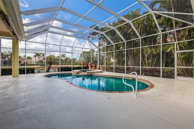 7908 WARWICK GARDENS LANE, University Park, FL 34201