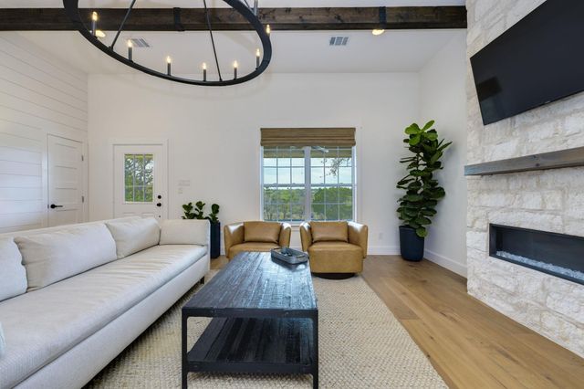 24236 Spur TRL, Spicewood, TX 78620