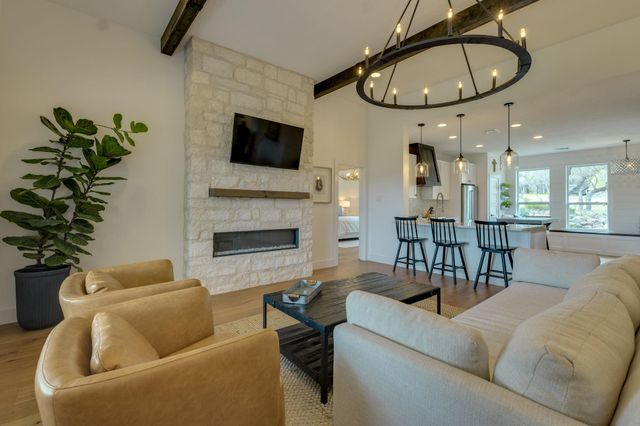 24236 Spur TRL, Spicewood, TX 78620