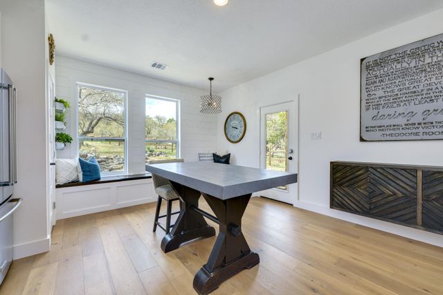 24236 Spur TRL, Spicewood, TX 78620