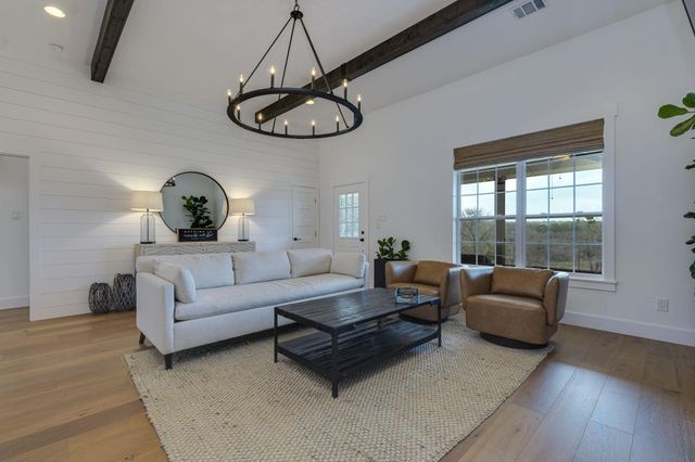 24236 Spur TRL, Spicewood, TX 78620