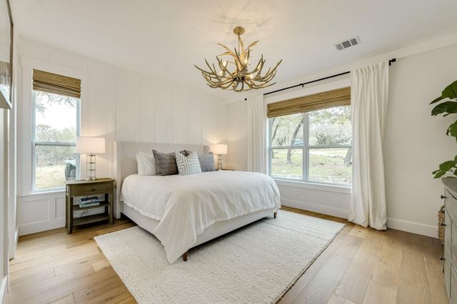 24236 Spur TRL, Spicewood, TX 78620