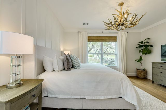 24236 Spur TRL, Spicewood, TX 78620