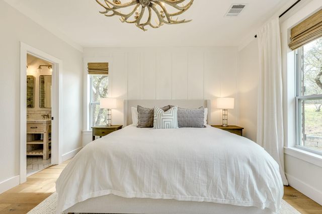 24236 Spur TRL, Spicewood, TX 78620