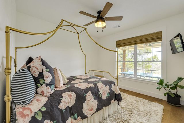 24236 Spur TRL, Spicewood, TX 78620