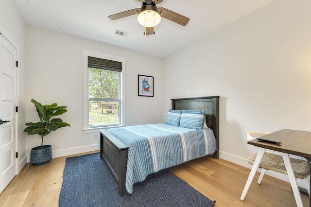 24236 Spur TRL, Spicewood, TX 78620