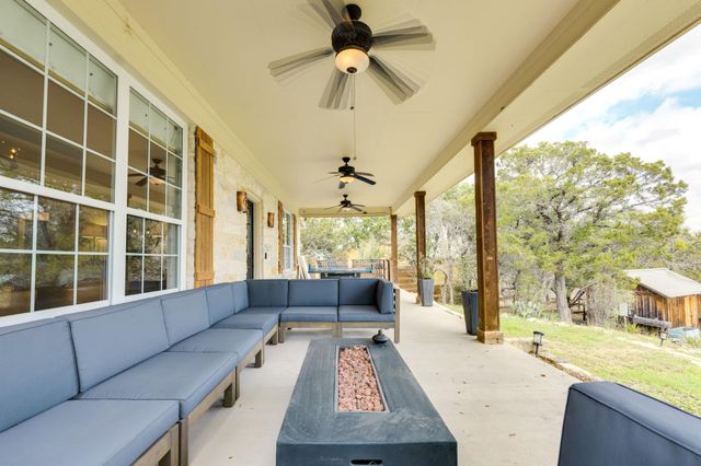 24236 Spur TRL, Spicewood, TX 78620