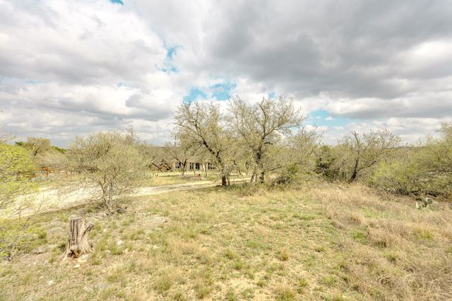 24236 Spur TRL, Spicewood, TX 78620