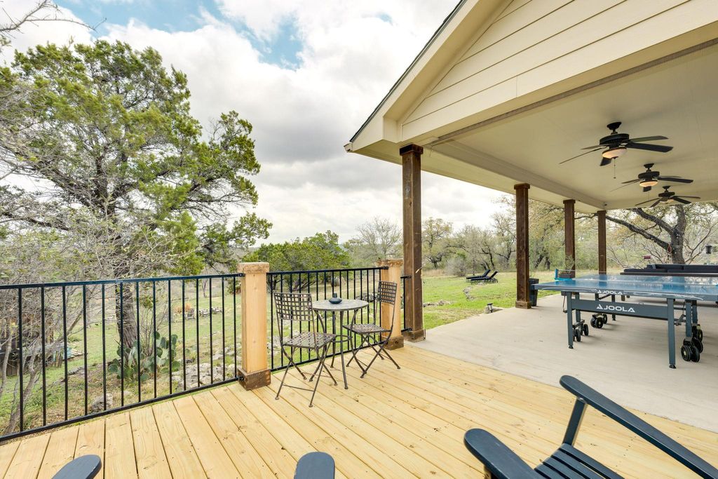 24236 Spur TRL, Spicewood, TX 78620