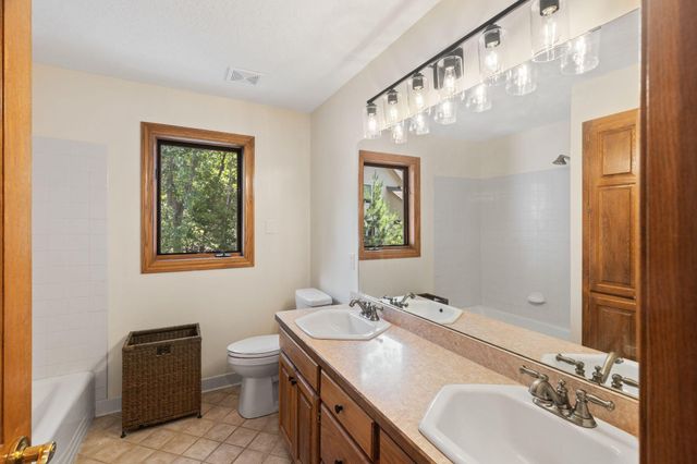 4172 Cashell Glen, Eagan, MN 55122