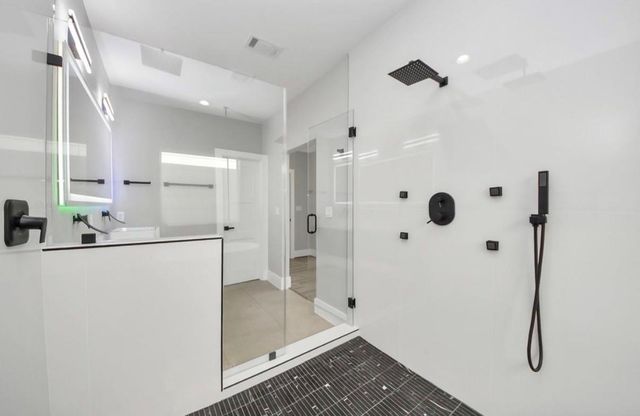 604 W 28th Street A, Houston, TX 77008