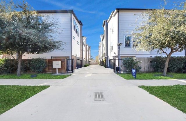 604 W 28th Street A, Houston, TX 77008