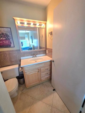 311 Waterside Drive 9c, Hypoluxo, FL 33462