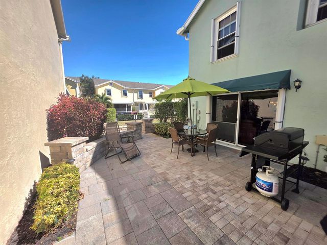 311 Waterside Drive 9c, Hypoluxo, FL 33462