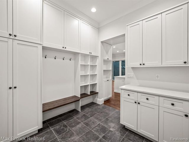 3627 Middlebury Lane, Bloomfield Hills, MI 48301