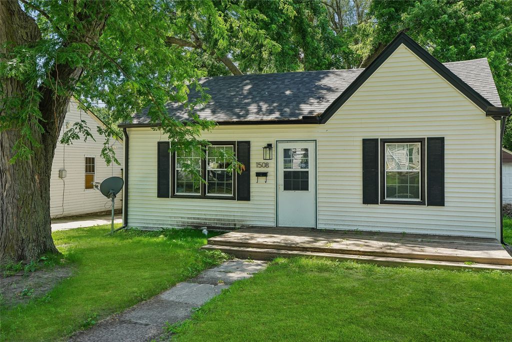 1508 E 30th Street, Des Moines, IA 50317