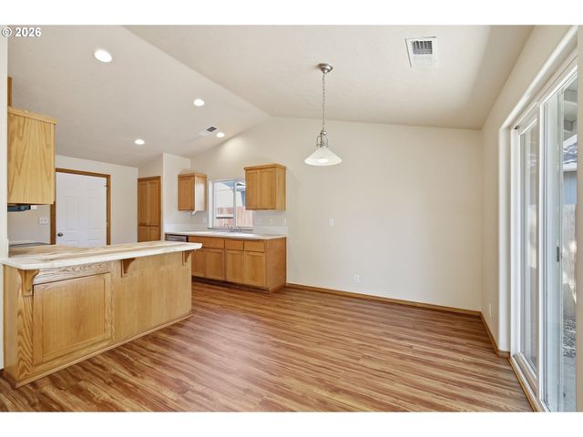 6578 AARON Ln, Springfield, OR 97478