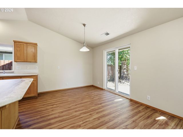 6578 AARON Ln, Springfield, OR 97478