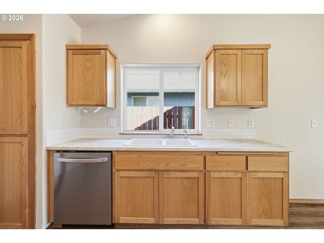 6578 AARON Ln, Springfield, OR 97478