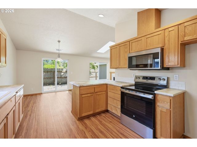 6578 AARON Ln, Springfield, OR 97478
