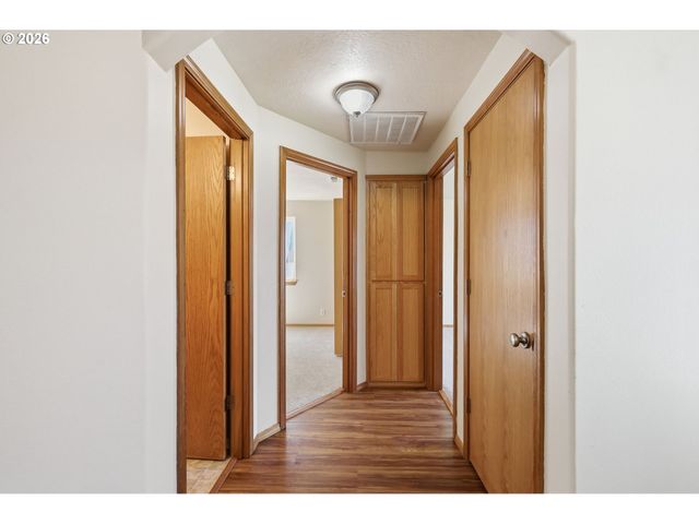 6578 AARON Ln, Springfield, OR 97478