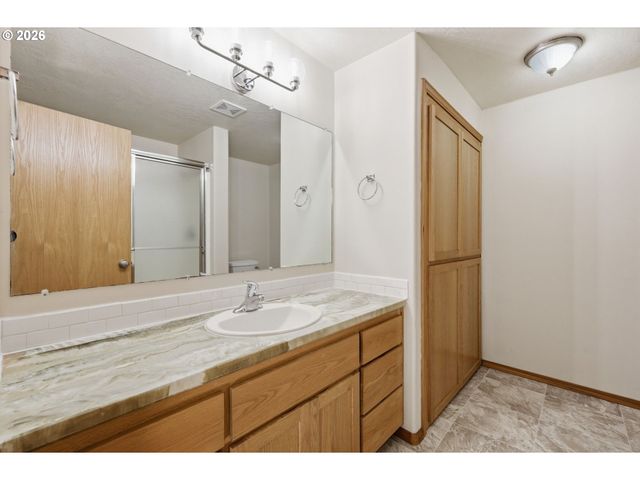 6578 AARON Ln, Springfield, OR 97478