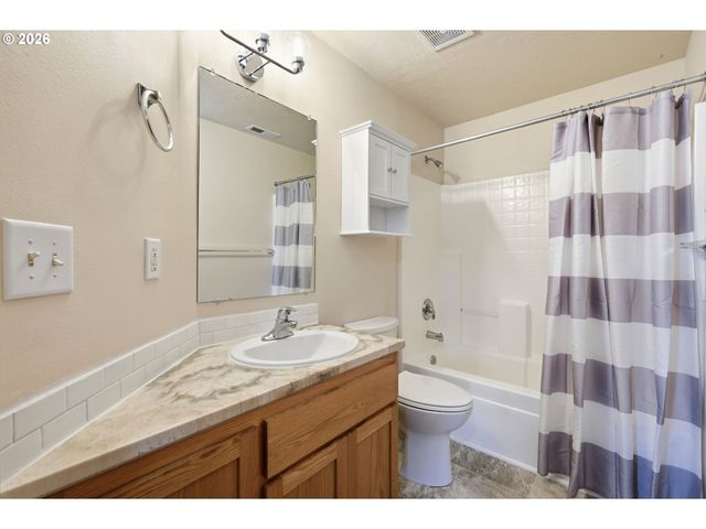 6578 AARON Ln, Springfield, OR 97478