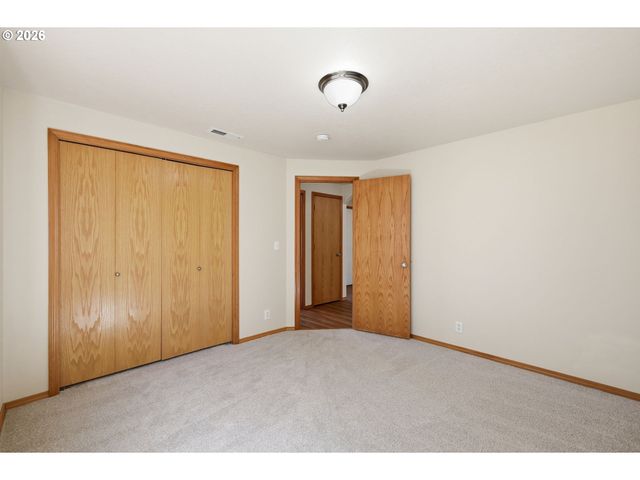 6578 AARON Ln, Springfield, OR 97478