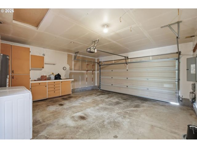 6578 AARON Ln, Springfield, OR 97478