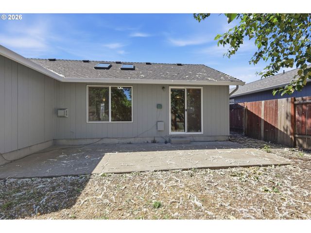 6578 AARON Ln, Springfield, OR 97478