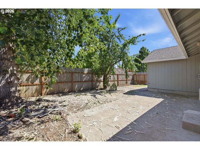 6578 AARON Ln, Springfield, OR 97478