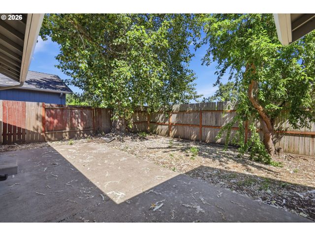 6578 AARON Ln, Springfield, OR 97478