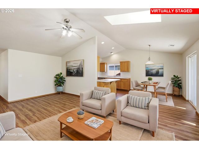 6578 AARON Ln, Springfield, OR 97478