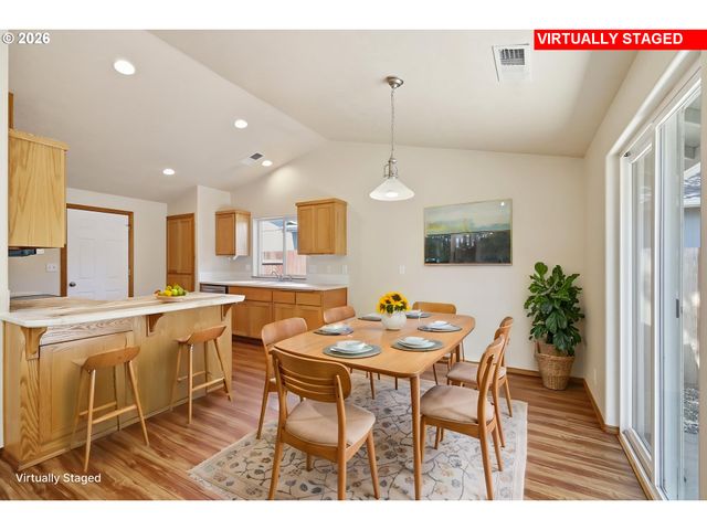 6578 AARON Ln, Springfield, OR 97478