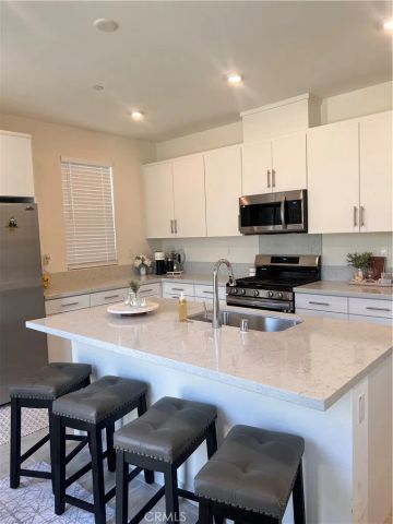 16032 Sunny Court, Fontana, CA 92336