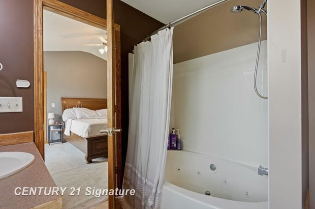 2207 Satkowiak Drive, Bay City, MI 48706