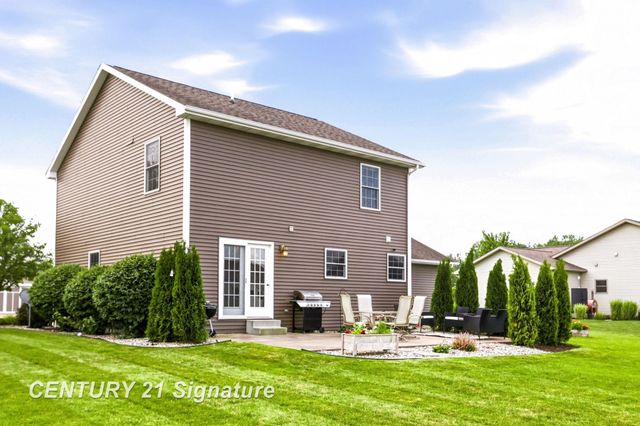 2207 Satkowiak Drive, Bay City, MI 48706