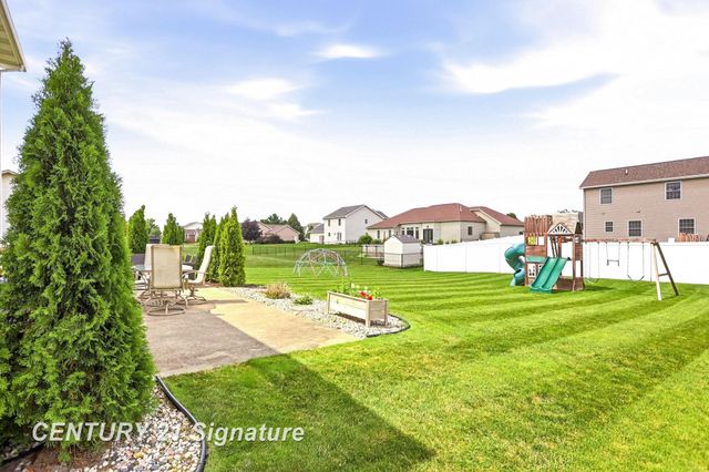 2207 Satkowiak Drive, Bay City, MI 48706