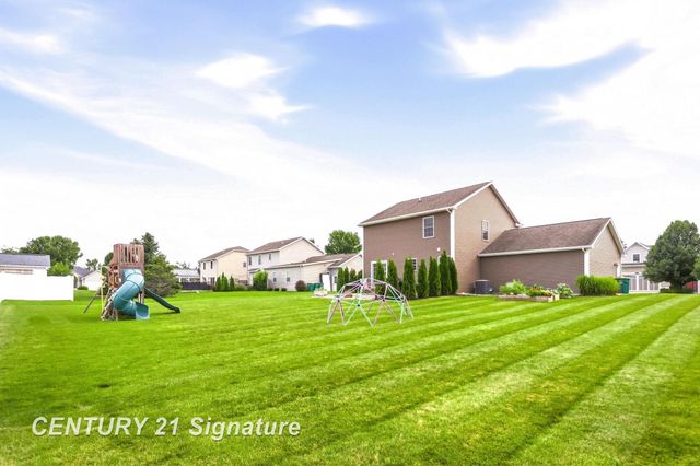 2207 Satkowiak Drive, Bay City, MI 48706