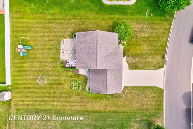 2207 Satkowiak Drive, Bay City, MI 48706