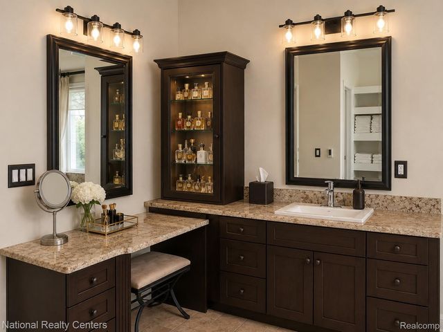 3380 E Benstein Road W, Commerce Charter Township, MI 48382
