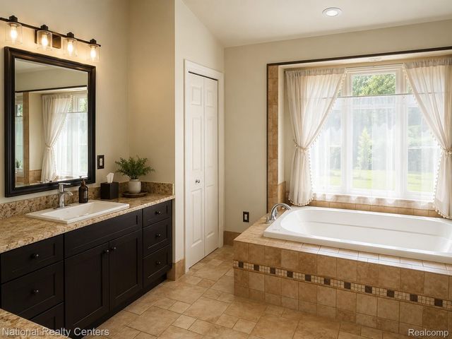 3380 E Benstein Road W, Commerce Charter Township, MI 48382