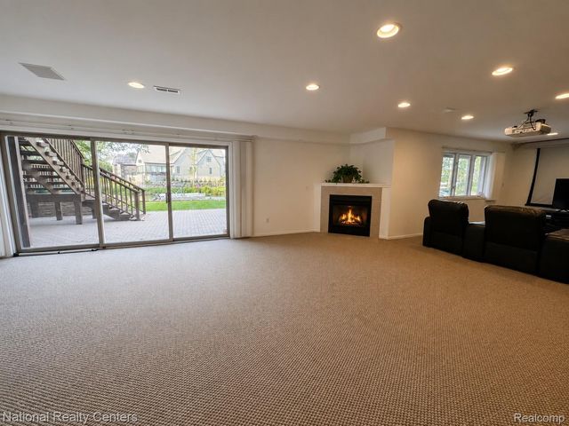 3380 E Benstein Road W, Commerce Charter Township, MI 48382