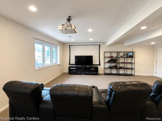 3380 E Benstein Road W, Commerce Charter Township, MI 48382